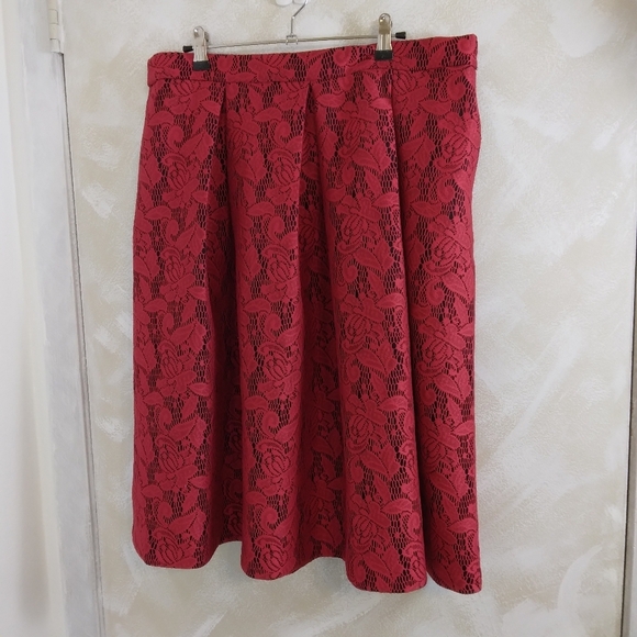 POCKETS - 7th Avenue Design Studio New York & Company Red Black Lace Skirt - Picture 1 of 12